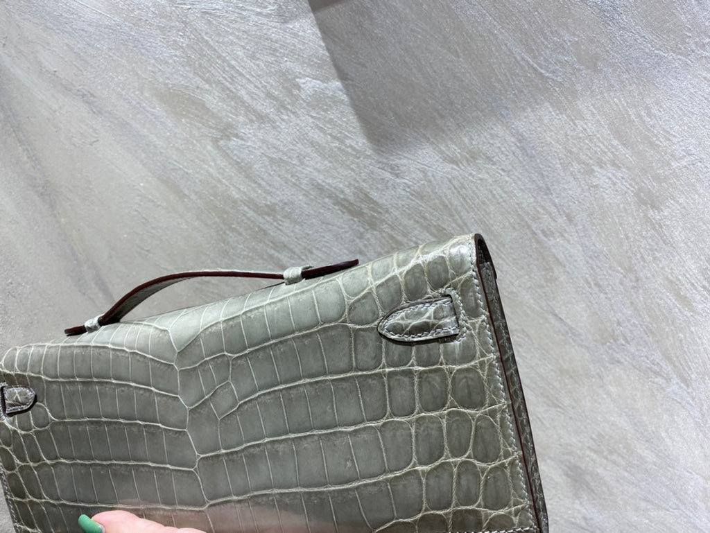 KELLY CUT 31 IN ASH GRAY SHINNY ALLIGATOR LEATHER WITH SILVER HARDWARE