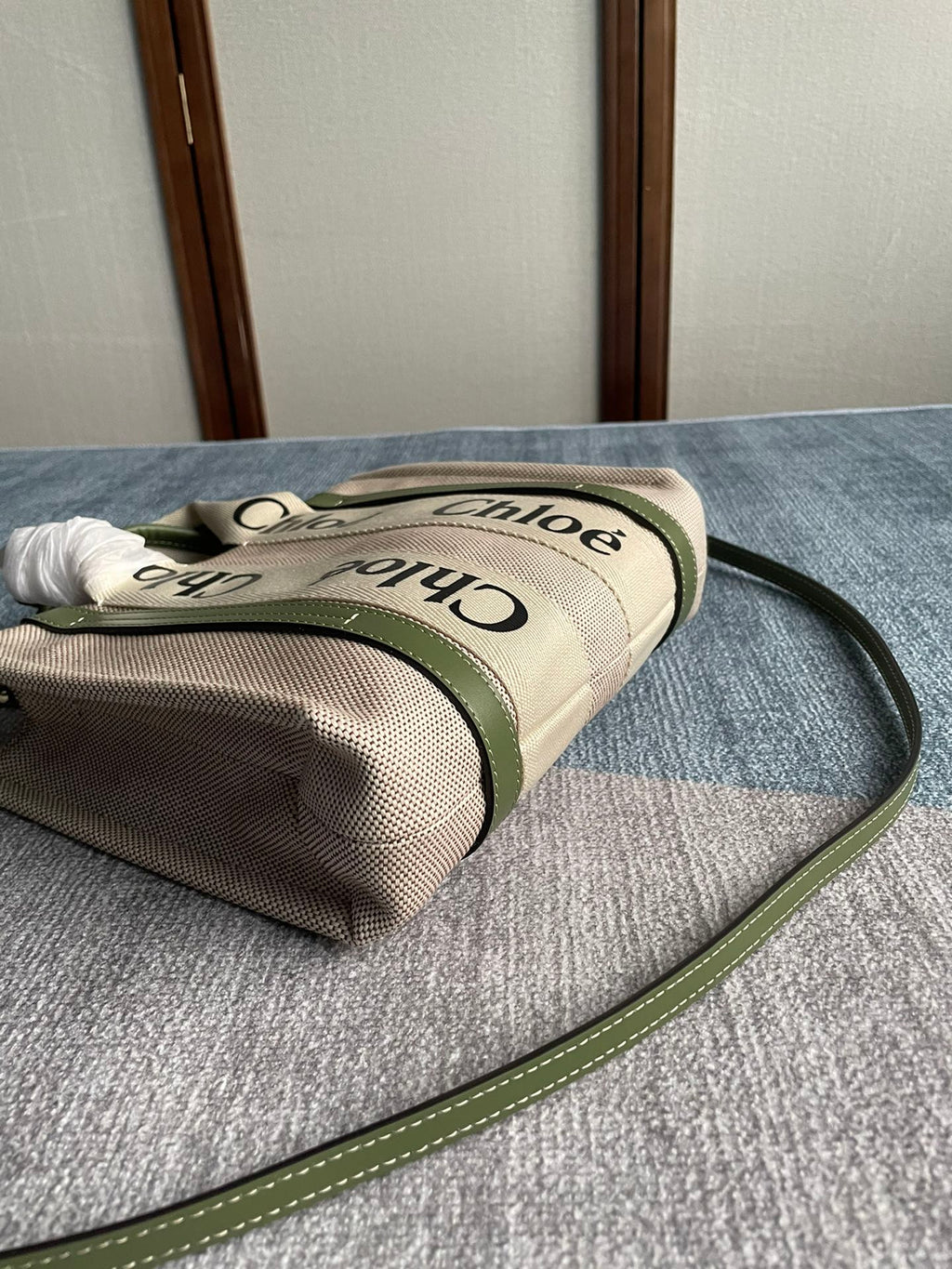 SMALL STRAP WOODY TOTE BAG 26.5 IN BEIGE LINEN CANVAS BLACK WEBBING LOGO EMBROIDER GREEN CALFSKIN