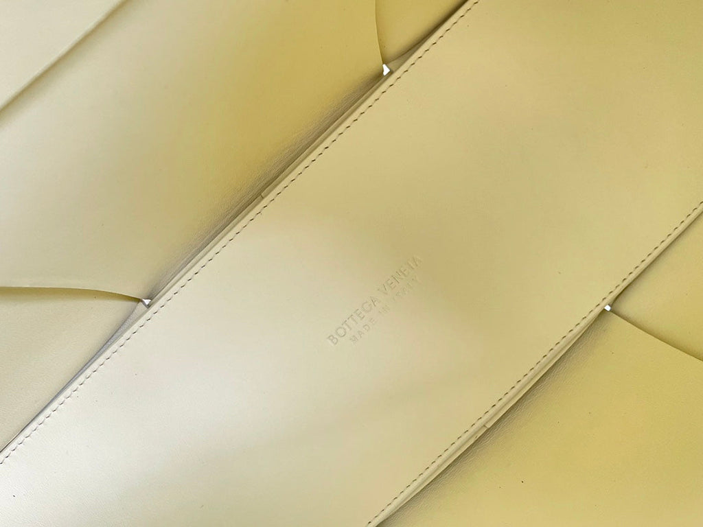 ARCO TOTE 36 IN PALE YELLOW CALFSKIN