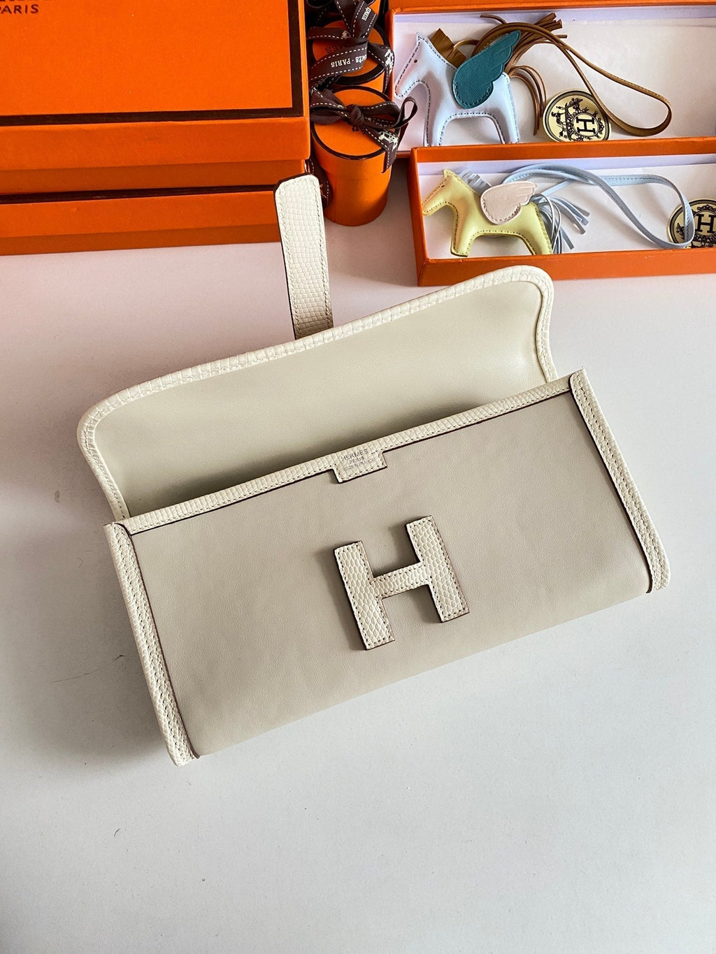 JIGE ELAN 29 CLUTCH IN BISQUE BEIGE CALFSKIN WITH LIZARD SKIN