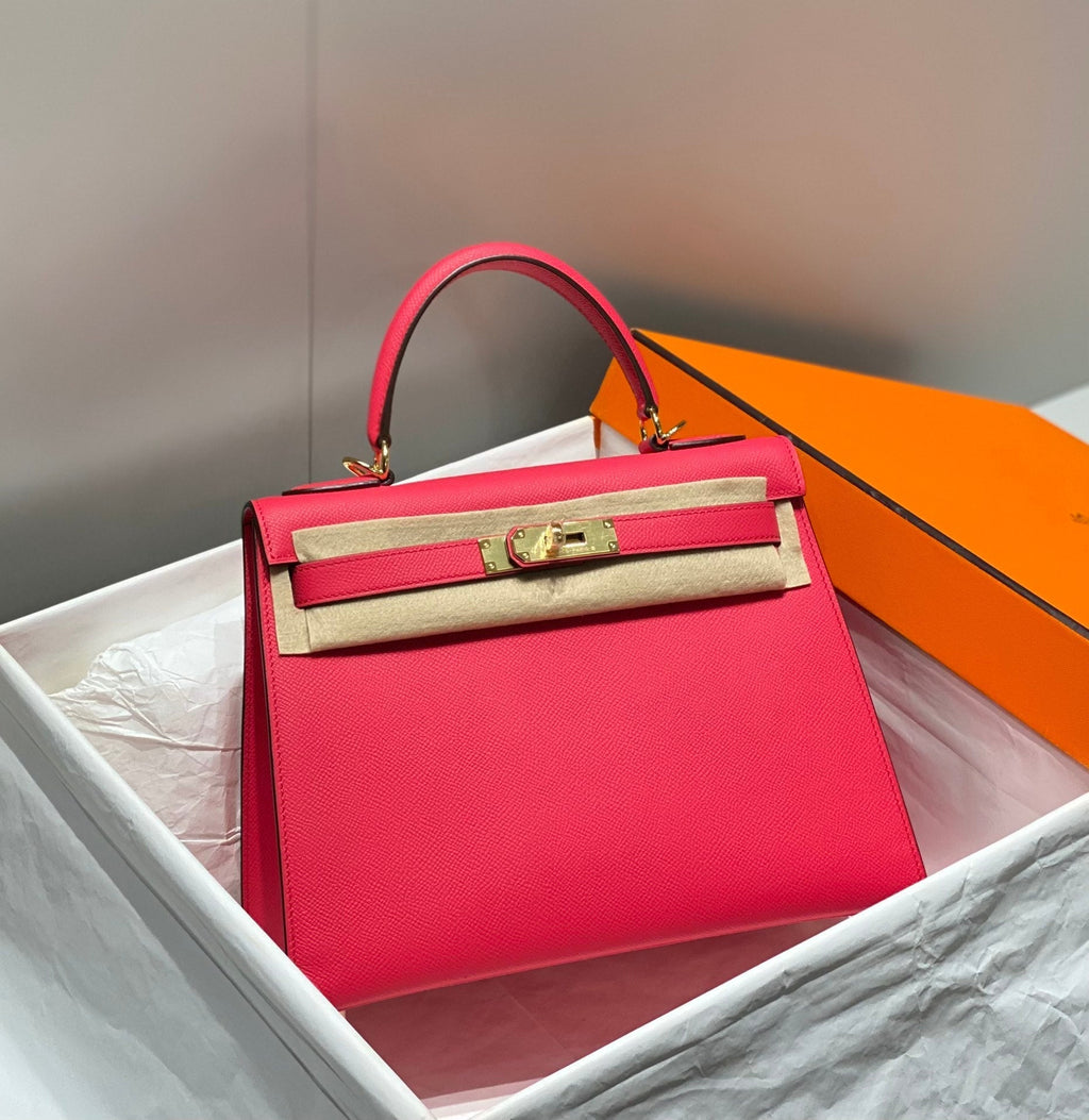 KELLY 28CM IN ROSE TYRIEN SWIFT CALFSKIN GOLD HARDWARE