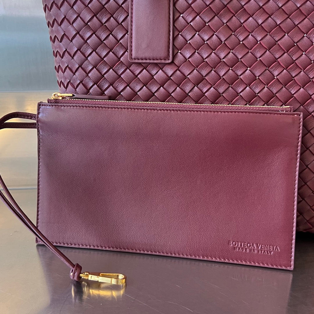 SMALL CABAT 32 IN BURGUNDY RED LAMBSKIN