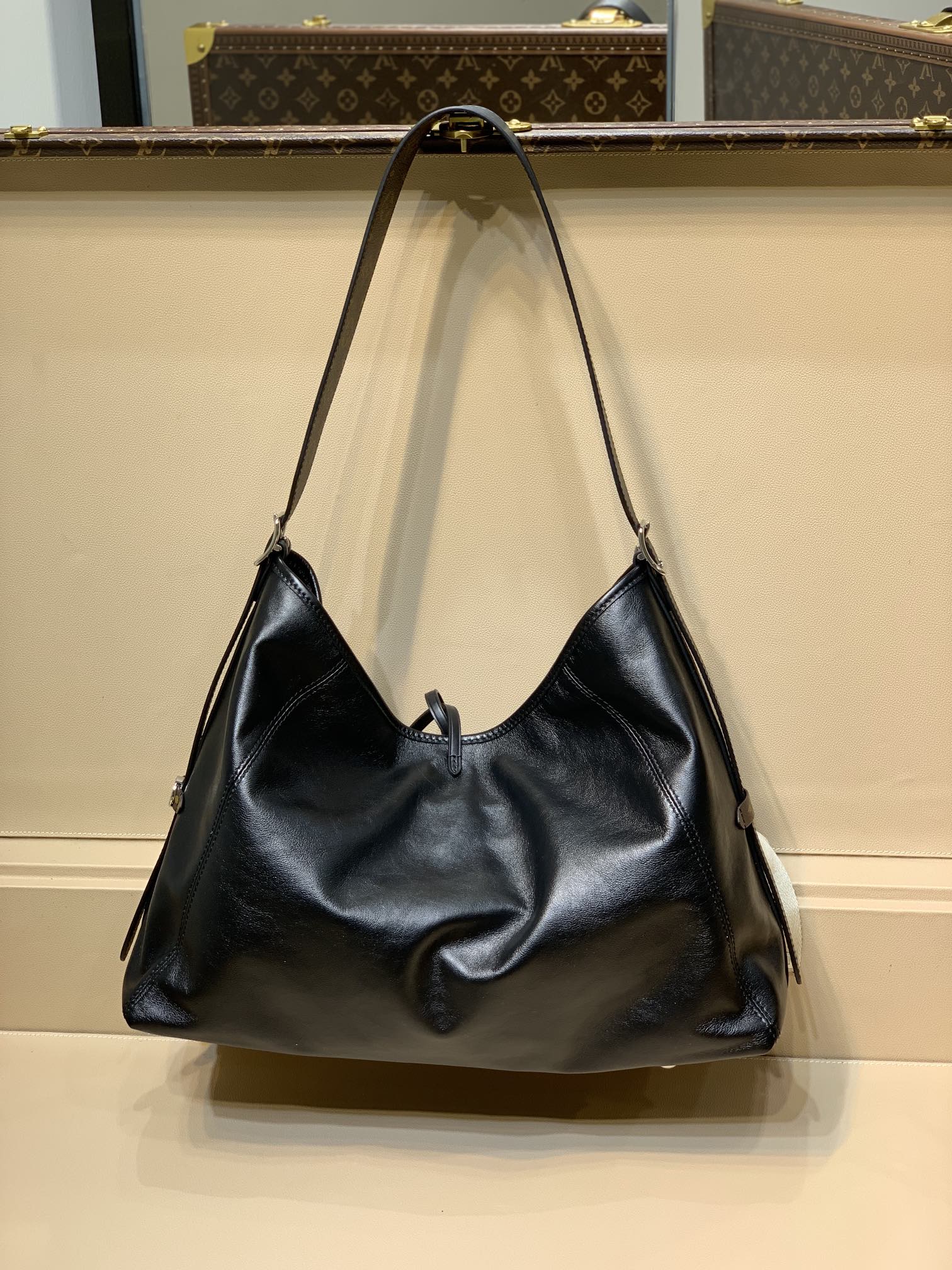 CARRYALL DARK 39 IN BLACK LAMBSKIN BROWN MONOGRAM TAG