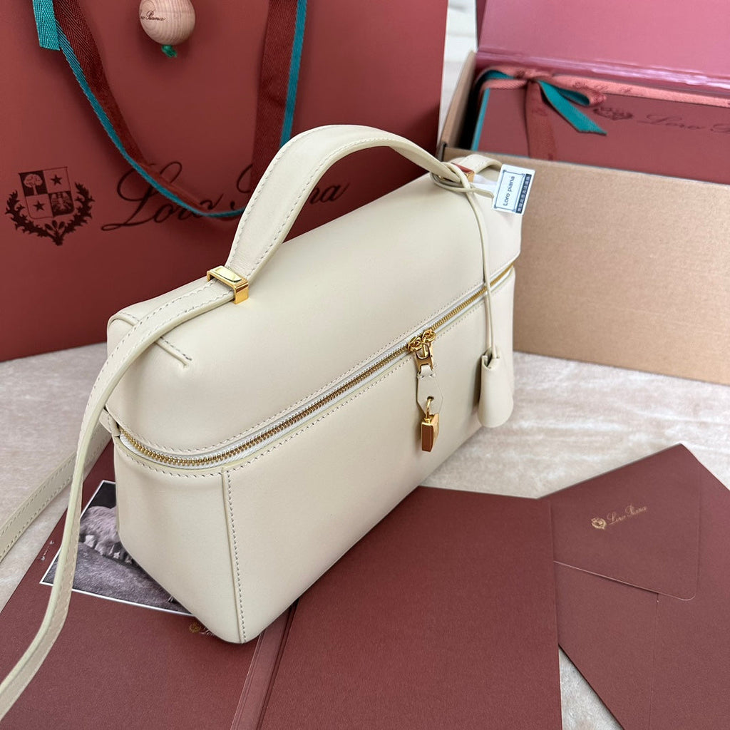 EXTRA BAG L27 IN WHITE SMOOTH CALFSKIN WITH GOLD HARDWARE