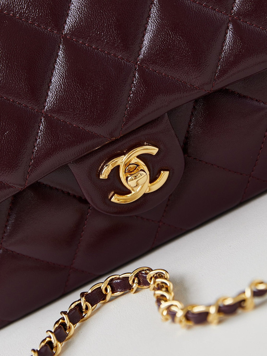 FLAP BAG WITH TOP HANDLE 25 IN WINE RED OIL-WAX LAMBSKIN GOLD HARDWARE