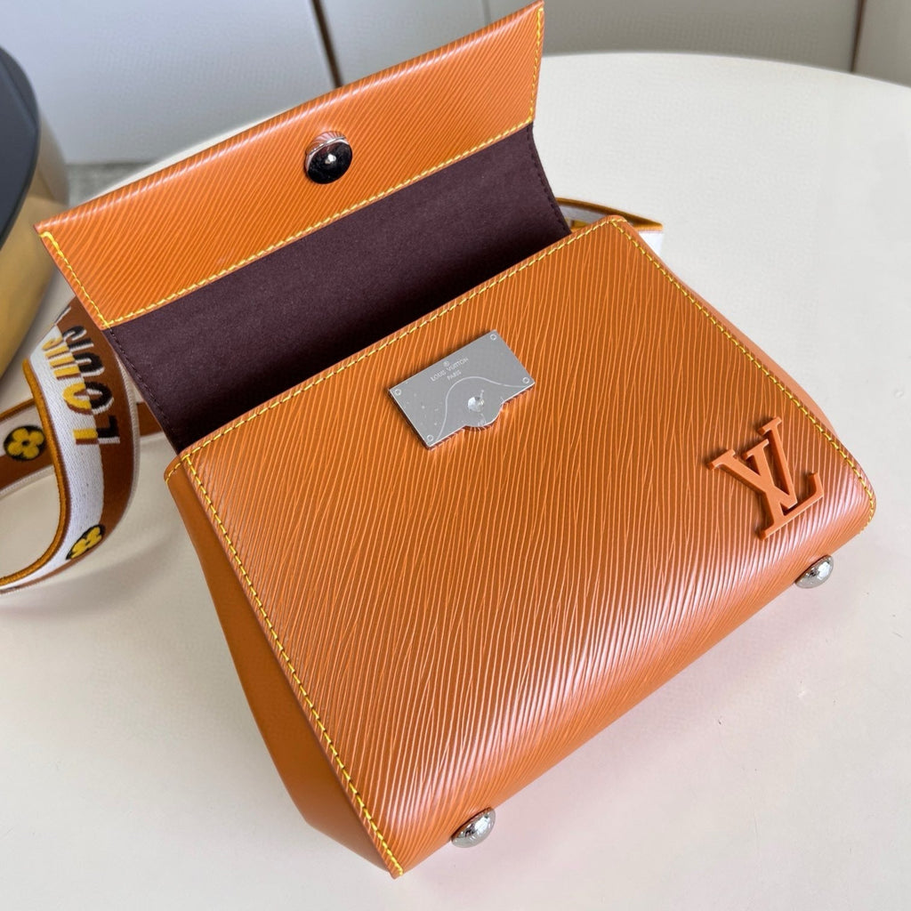 CLUNY MINI 20 IN GOLD HONEY EPI LEATHER