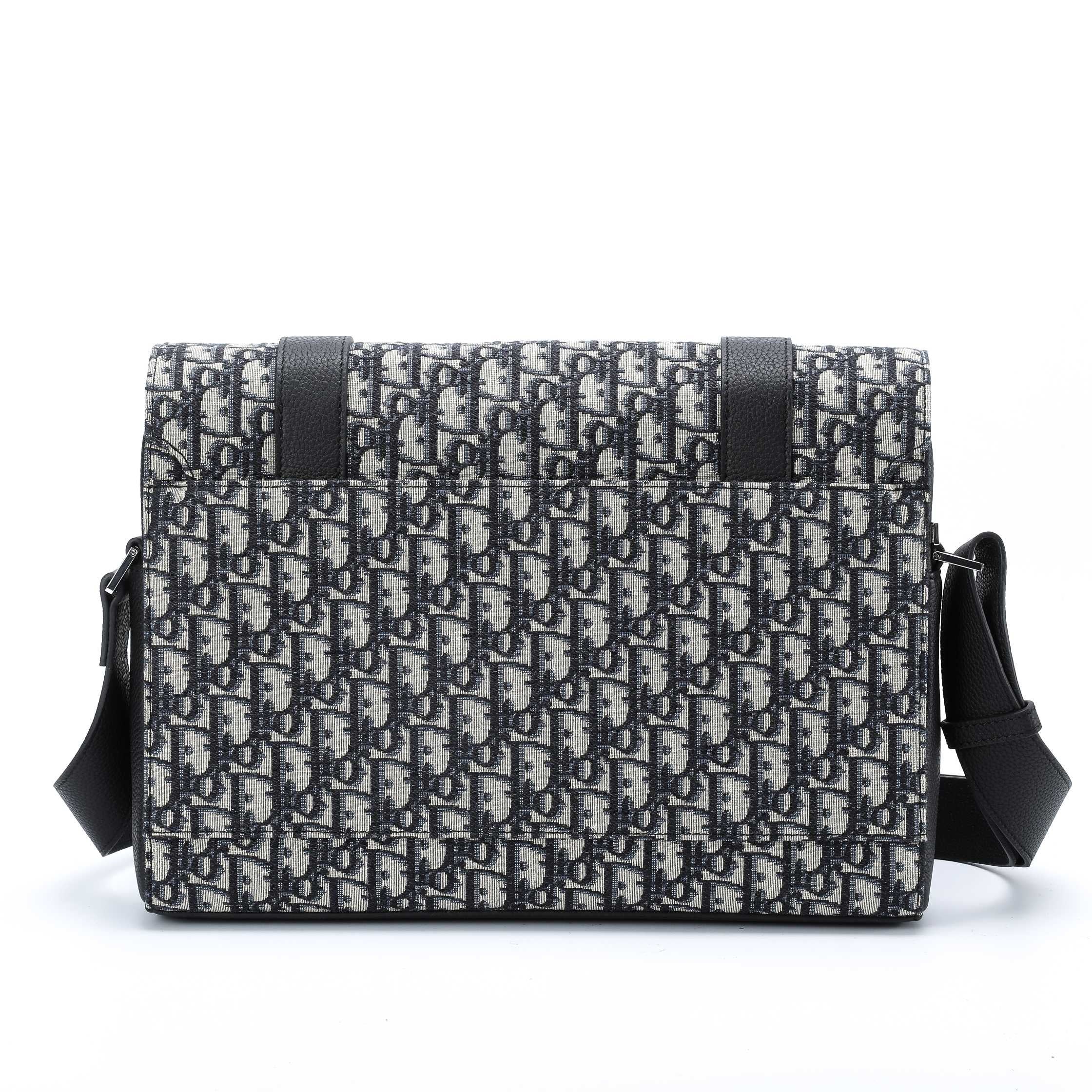 DIO Oblique Messenger Bag
