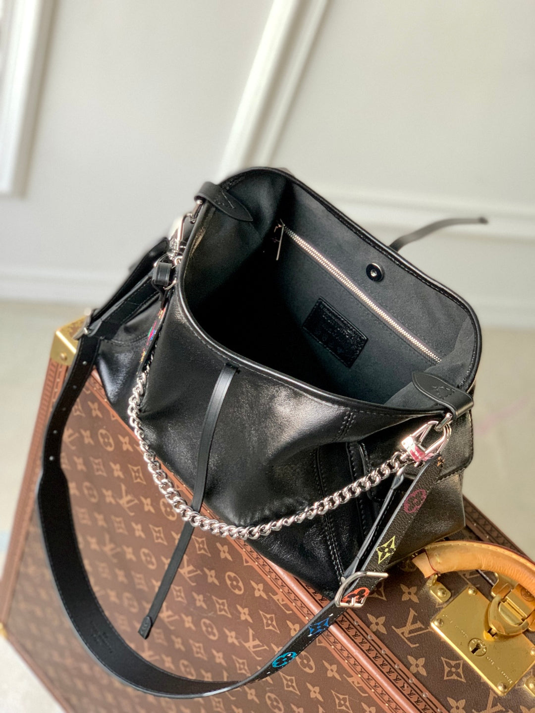 CARRYALL CARGO VIBE PM 33.5 IN BLACK LAMBSKIN COLORFUL MONOGRAM TAG