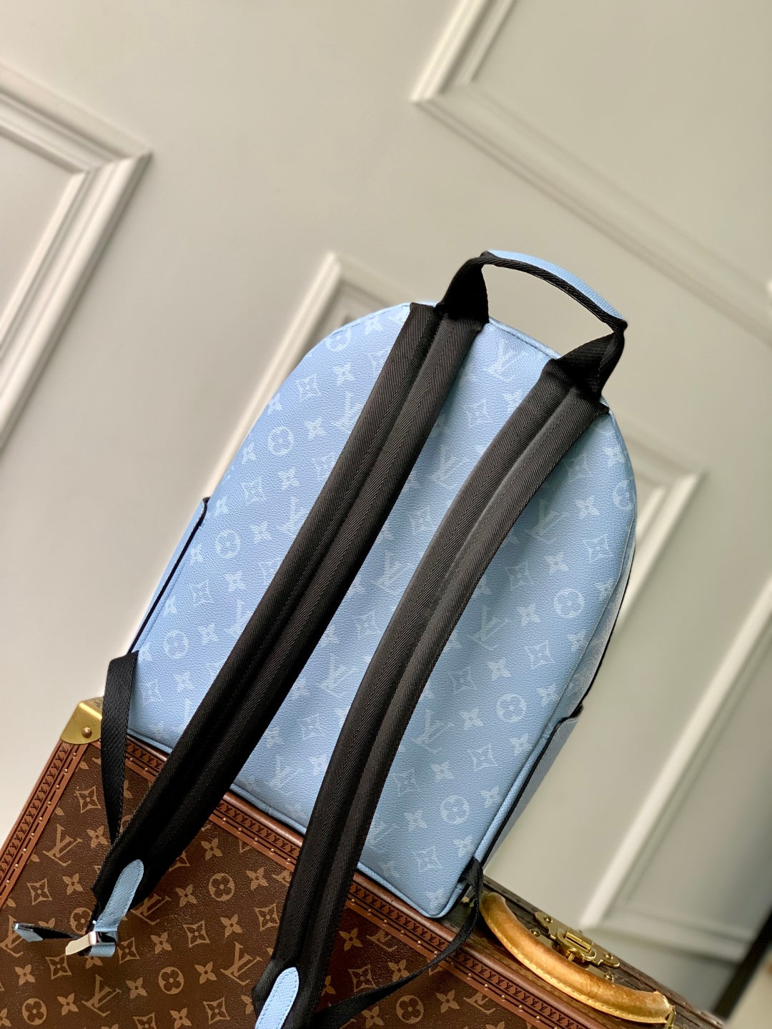 DISCOVERY SLIM BACKPACK 38 BLUE MONOGRAM COATED CANVAS AND CALFSKIN
