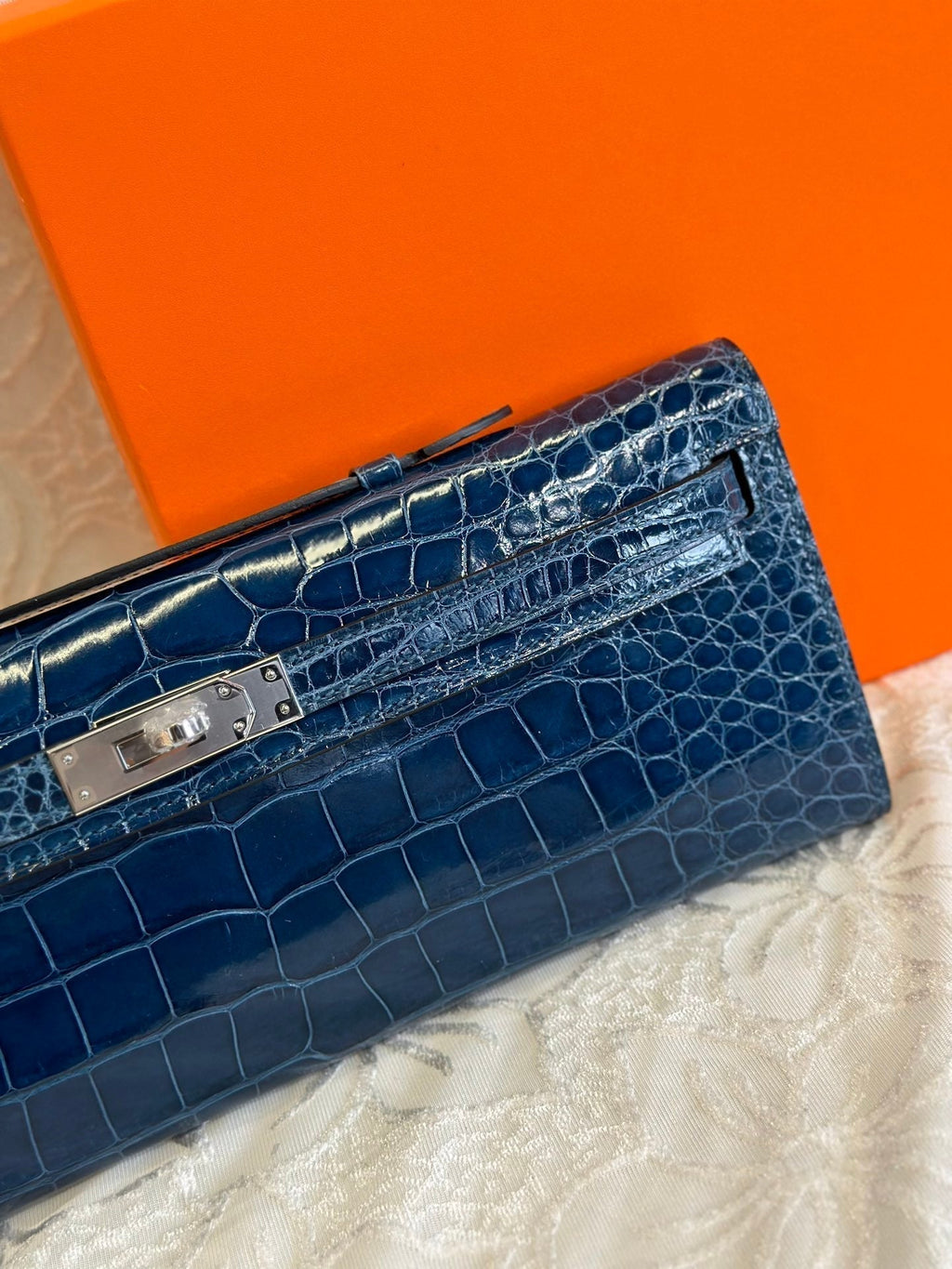 KELLY CUT 31 IN NAVY BLUE SHINNY ALLIGATOR LEATHER WITH SILVER HARDWARE