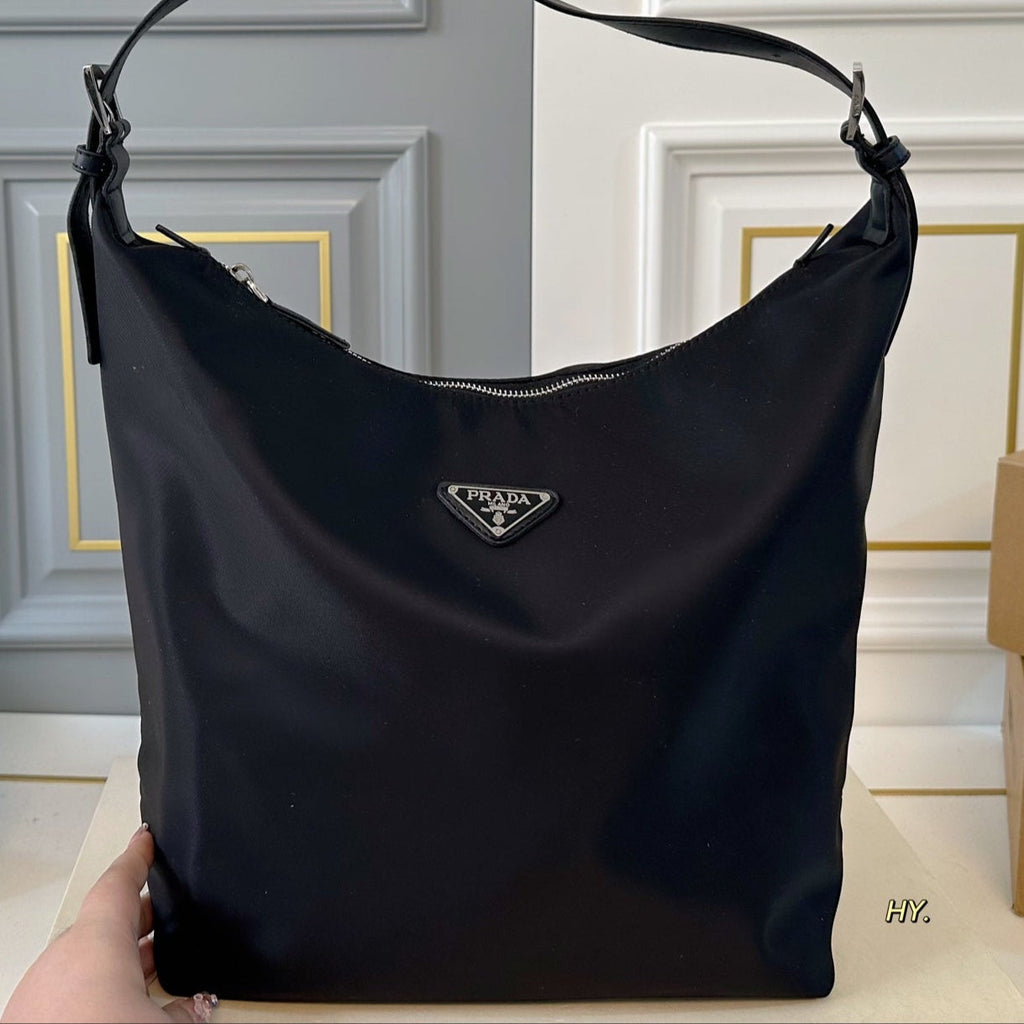 HOBO BAG 30 IN BLACK RE-NYLON SILVER HARDWARE