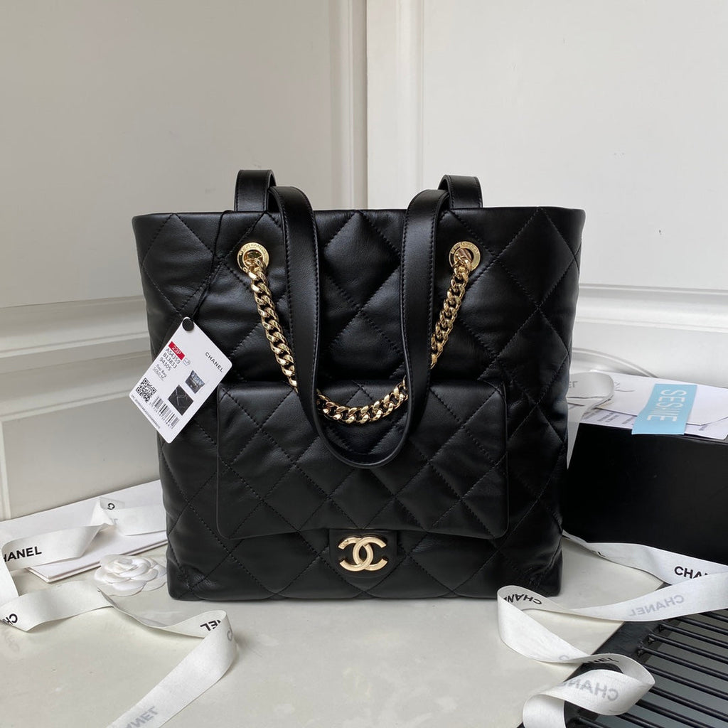 CC LARGE 33 HOBO SHOPPING BAG IN BLACK CALFSKIN