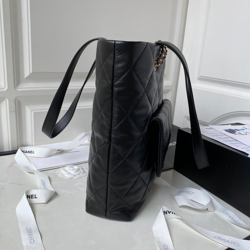 CC LARGE 33 HOBO SHOPPING BAG IN BLACK CALFSKIN