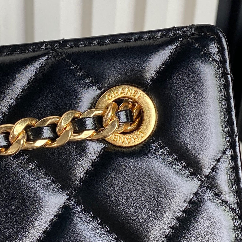 HANDBAG 27 IN BLACK DIAMOND PATTERN QUILTED SHINY LAMBSKIN GOLD HARDWARE