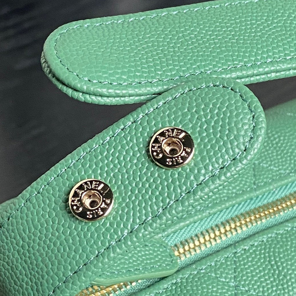HOBO BAG 21 IN GREENISH GRAINED CALFSKIN GOLD HARDWARE