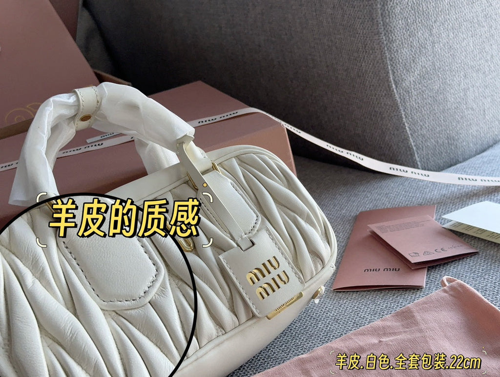 BOWLING BAG 22 IN WHITE LAMBSKIN