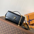 WALLET ON CHAIN CAPUCINES 23 IN BLACK SMOOTH CALFSKIN GOLD HARDWARE