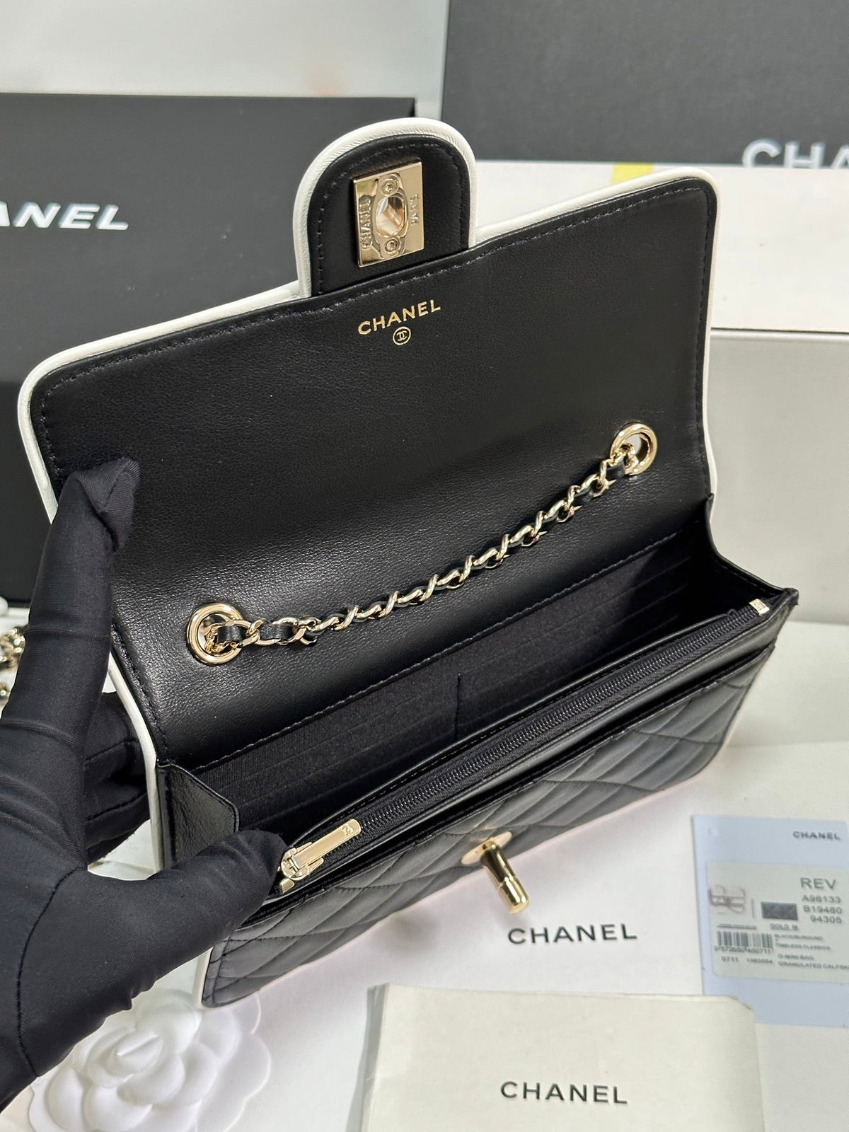 QUILTED FLAP BAG WITH WHITE TRIM 19 IN BLACK LAMBSKIN
