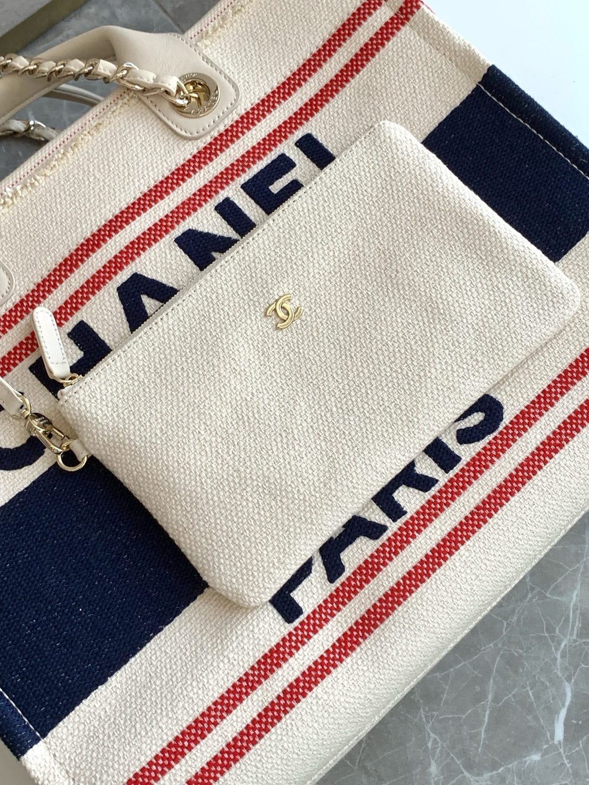 SHOPPING BAG 38 IN WHITE RED AND NAVY BLUE CANVAS