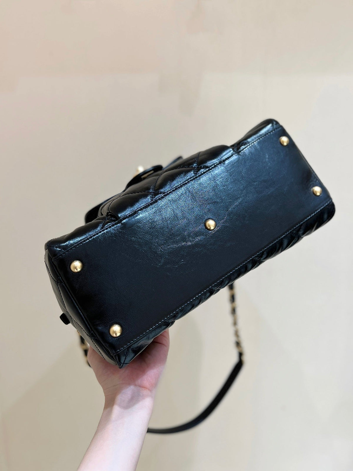 QUILTED BOWLING BAG 33 IN BLACK LAMBSKIN GOLD HARDWARE